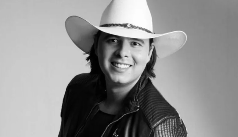 Cantor sertanejo Aleksandro, da dupla com Conrado, morre em acidente