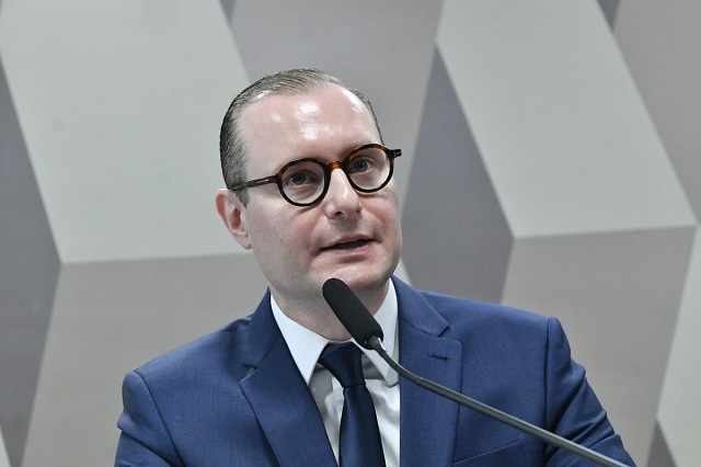 Senadores aprovam indicação de Cristiano Zanin ao STF