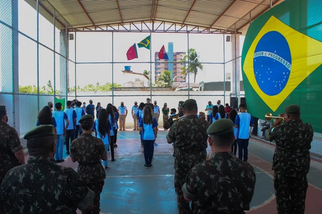 Governo Lula decide encerrar programa de escolas cívico-militares