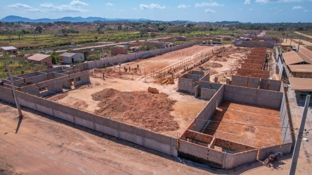 Escola na VS-52: obra chega a 30% de execução e gera emprego para moradores da região