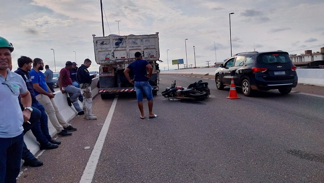 Sem sinalização, caçamba quebrada na BR-230 provoca acidente fatal