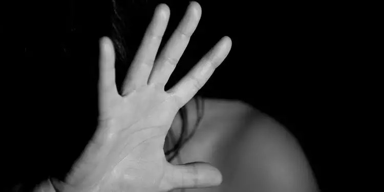 Adolescente é apreendido por estuprar a própria mãe enquanto ela dormia