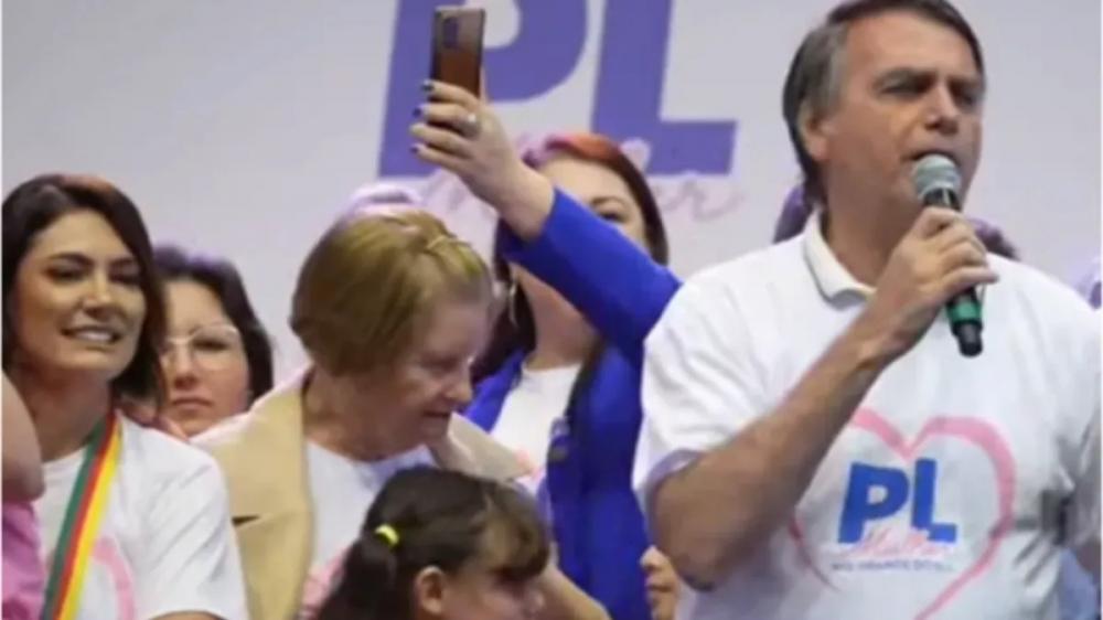 Bolsonaro compara Flávio Dino a Baleia Jubarte