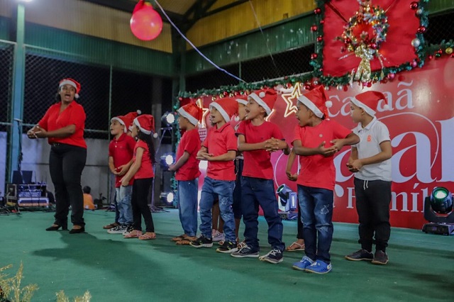 Escola Luís Carlos Prestes encanta na Ceia de Natal da Agrovila Nova Jerusalém