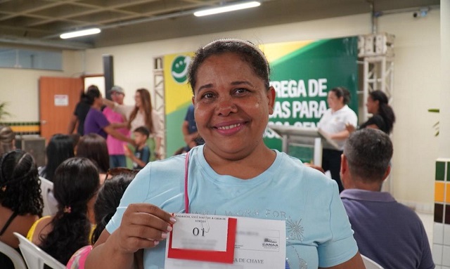 Prefeitura de Canaã entrega mais 13 casas e 31 cartões Reforma e Construção para a população
