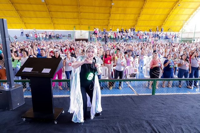 Palestra com Leila Navarro marca a abertura da primeira jornada pedagógica do ano em Canaã dos Carajás 