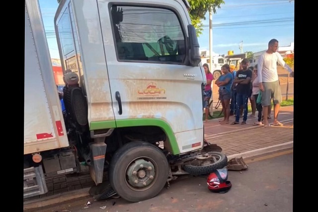 Acidente grave envolvendo caminhão e motocicleta é registrado na Weyne Cavalcante