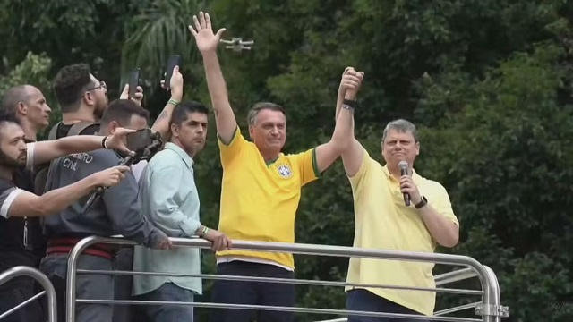 Manifestação pró-Bolsonaro reúne milhares de pessoas na Paulista 
