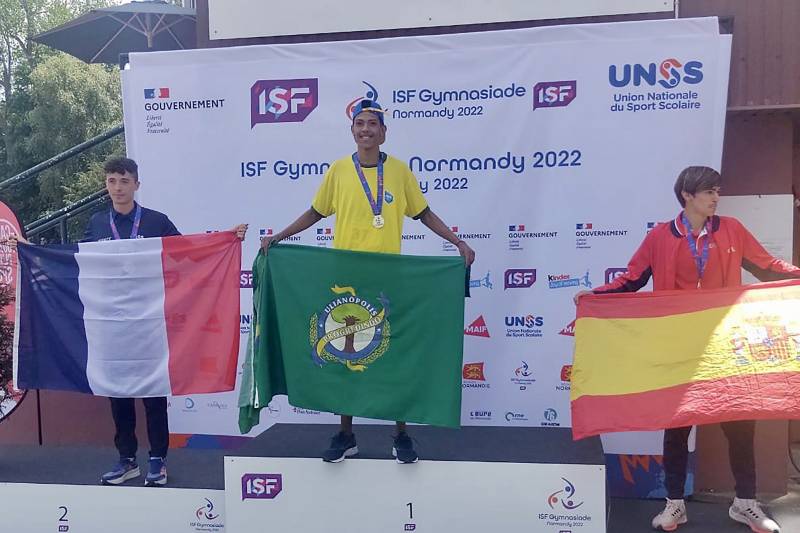 Aluno da rede pública estadual conquista a medalha de ouro nos Jogos Escolares Mundiais, na França