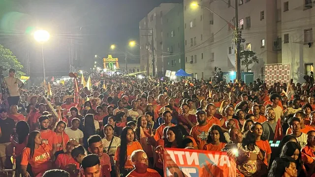 Milhares de pessoas acompanham primeiro comício de Aurélio Goiano; candidato quer construir hospital da mulher se for eleito em Parauapebas 