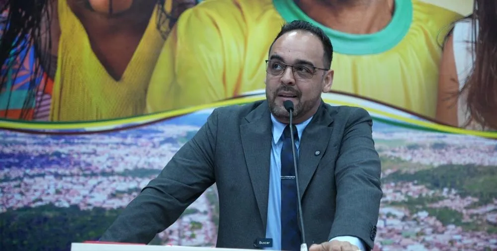 Aurélio Goiano apresenta projeto de militarização de escolas e volta a afirmar que “vereador não terá secretaria” em futuro governo.