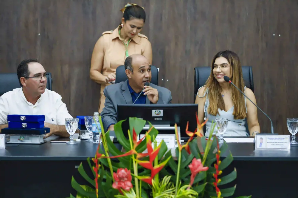 Em sessão solene Câmara celebra 30 anos de emancipação política