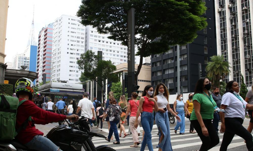 Brasil registra 9,7 mil casos e 132 mortes em 24 horas