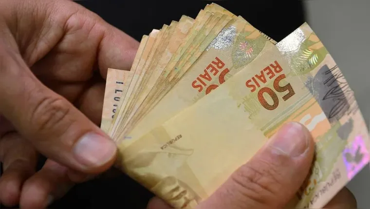 Trabalhador recebe pela primeira vez novo salário mínimo