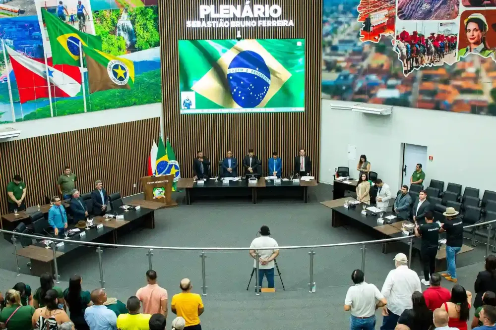 Projeto de Lei e indicações são debatidos em sessão ordinária