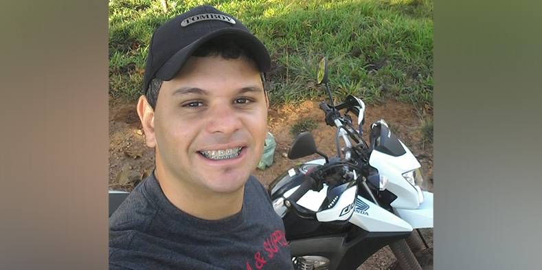 Homem é morto com 5 tiros na frente da esposa