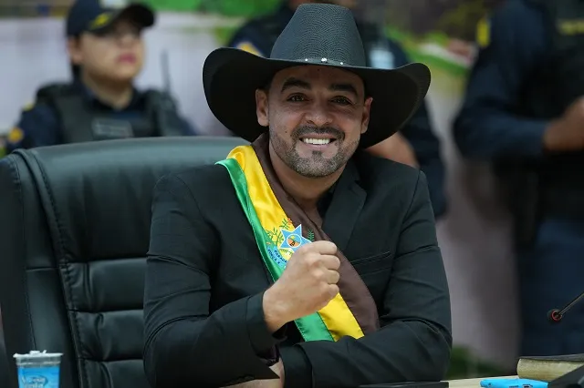 Aurélio Goiano começa mandato com quase 80% de aprovação; mostra pesquisa 