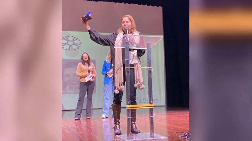 Pedagoga paraense é homenageada com prêmio nacional por trabalho com fissurados
