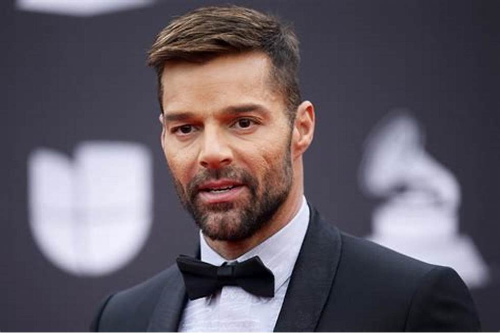 Ricky Martin é acusado de incesto e agressão, diz jornal