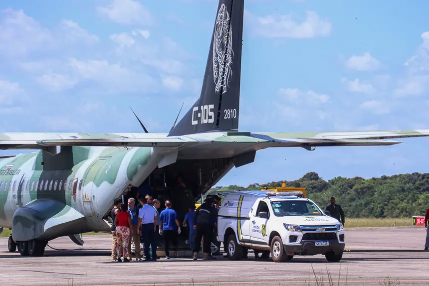 Governo do Pará e Força Aérea fazem traslado das vítimas do acidente com ônibus da UFPA
