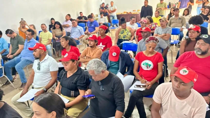 Prefeitura de Parauapebas abre negociação com o Movimento dos Trabalhadores Rurais sem Terra, que desocupa a Praça dos Pioneiros