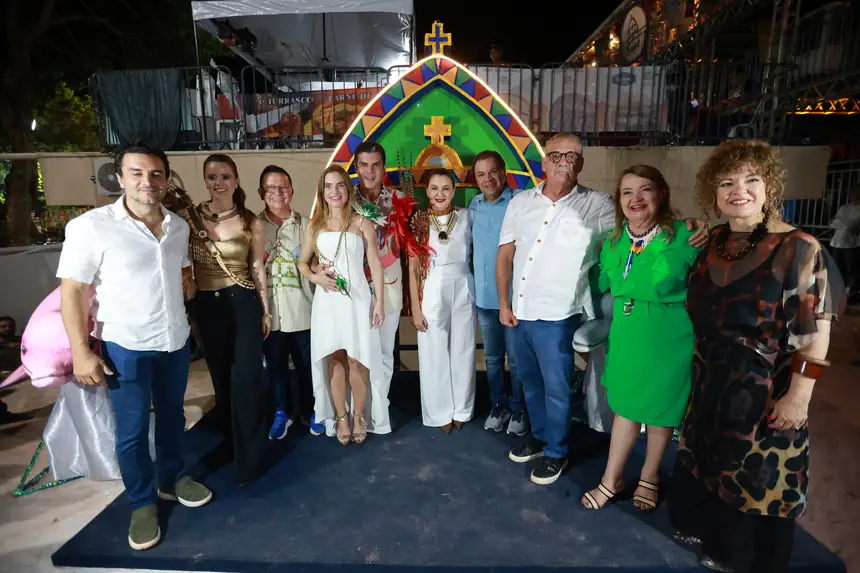Botos Tucuxi e Cor de Rosa encantam público na Festa do Sairé 2025 em Alter do Chão