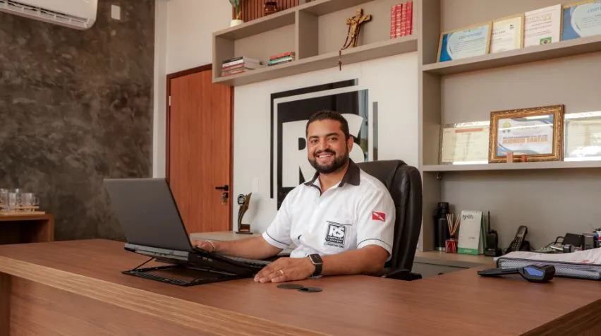 Empresário Rodrigo Santos comemora 31 anos com carreira de destaque na construção civil