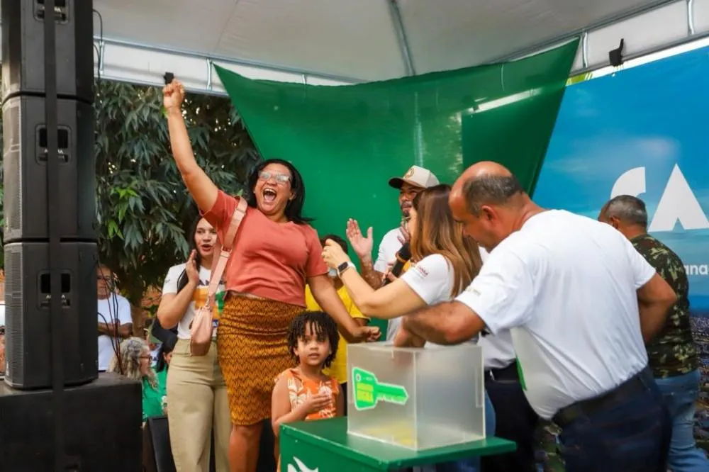 Canaã completa 31 anos com corte de bolo, participação do Exército Brasileiro e entrega de 60 casas do Moradia Digna