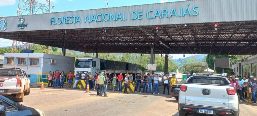 Bombeiros civis interditam acesso para Flona de Carajás