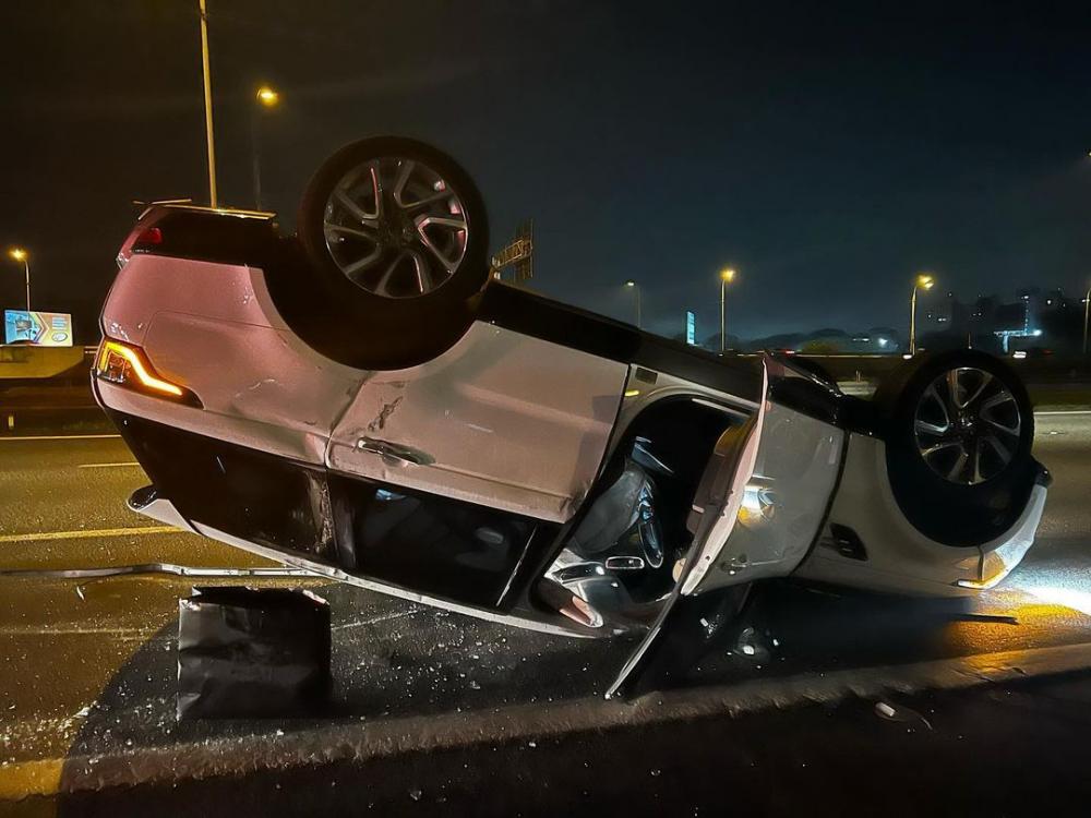 Cantora Paula Fernandes sofre acidente de carro em São Paulo