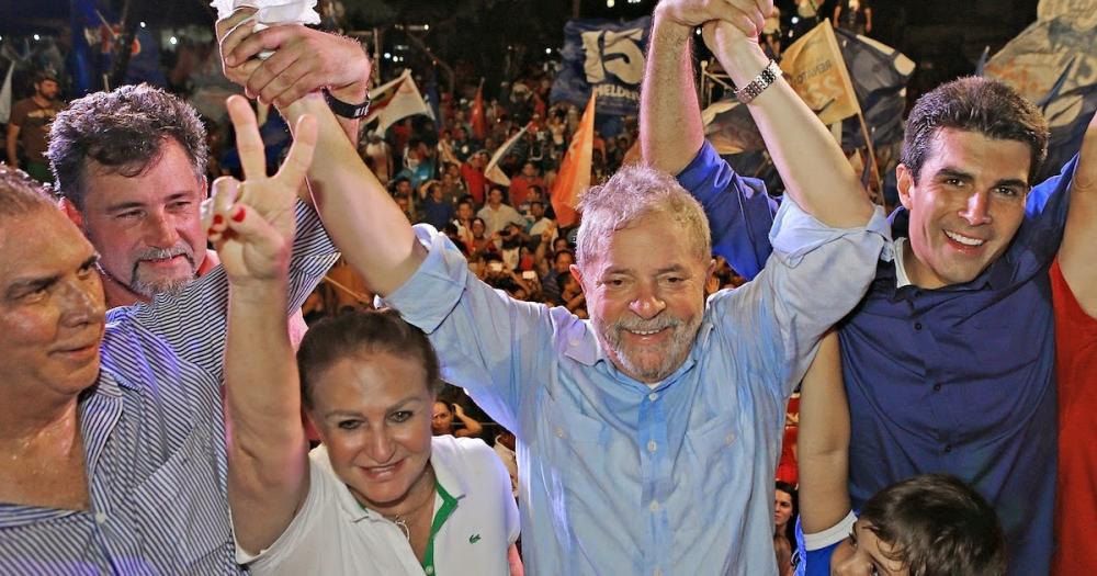 Nem com a ajuda do Helder: Comício de Lula em Belém tem público muito abaixo do esperado