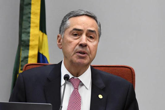 Barroso suspende lei que cria piso para enfermagem