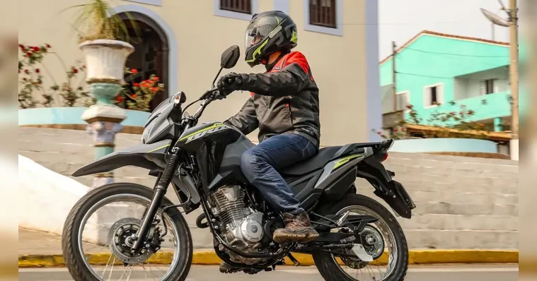 Entregadores de aplicativos, motoboys e prestadores de serviços diversos serão os principais beneficiados pela nova regra tributária. | Divulgação / Honda