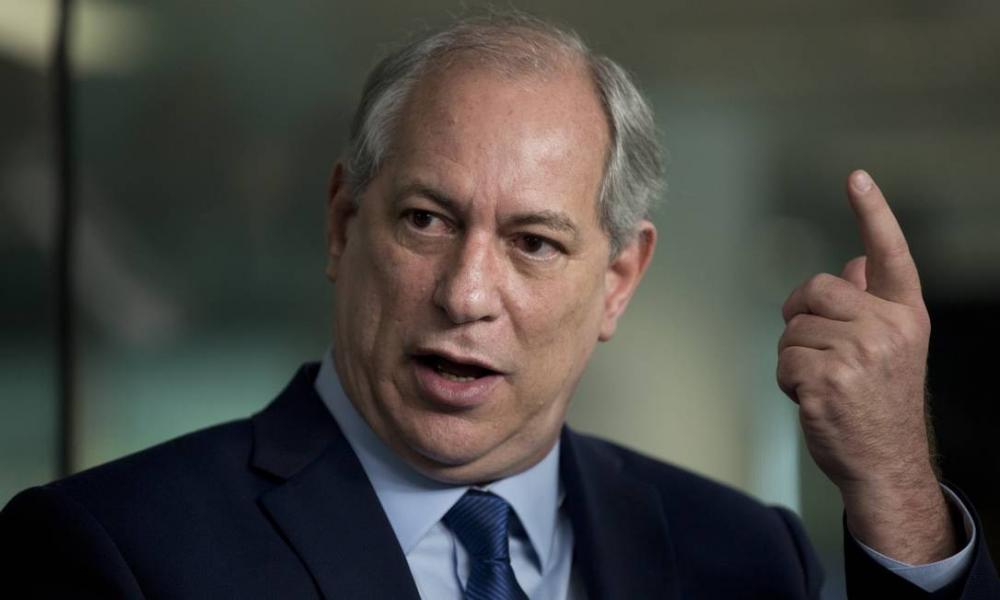 O PT, se você deixar, bate sua carteira', diz Ciro no programa do Ratinho