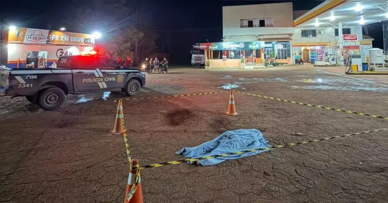 Caminhoneiro é morto com tiro na cabeça em posto de combustível