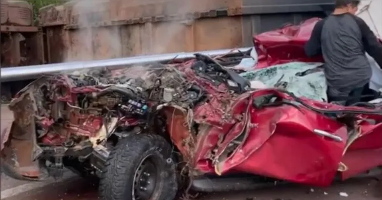 Carro ficou completamente destruído | Divulgação