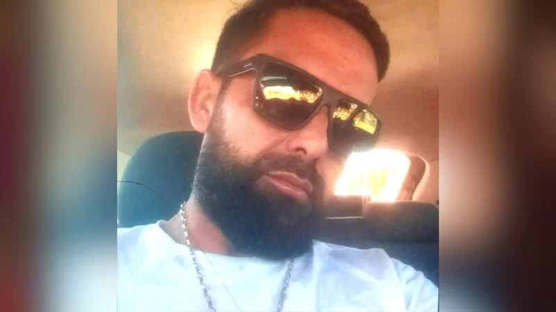 Homem é assassinado na frente da casa da mãe