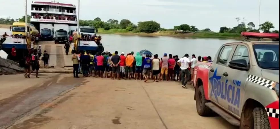 Ônibus cai em rio ao tentar entrar em balsa no Pará; 5 morreram