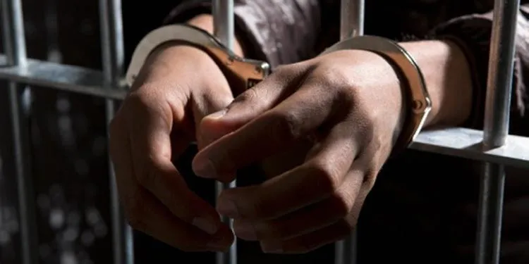 Homem suspeito de usar revólver falso após briga por dívida é preso pela polícia em Xingura