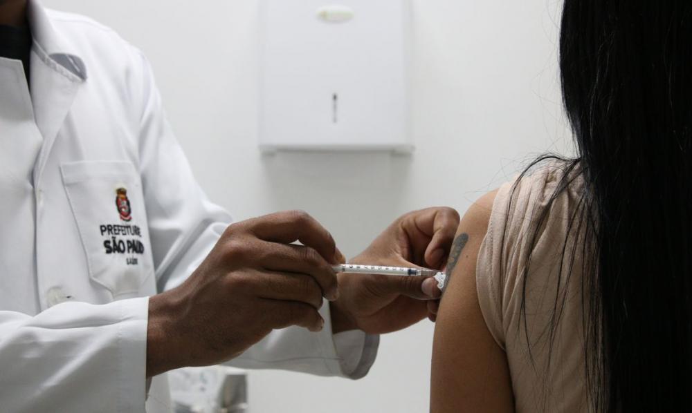  Técnicos pedem vacinas para impedir que variantes sofram mutações