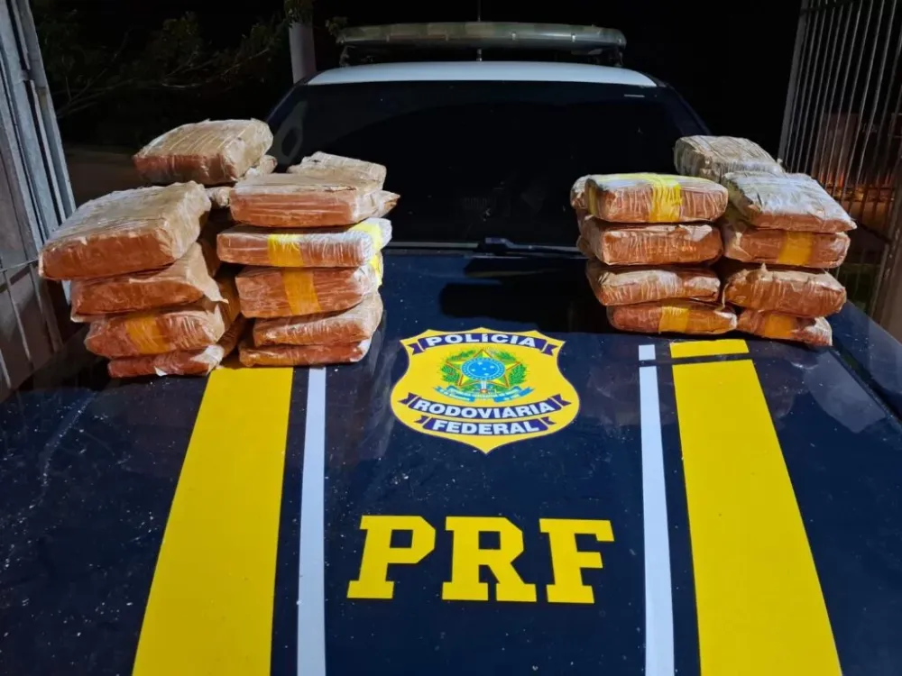 PRF apreende mais de 30 kg de maconha e prende dois suspeitos na Transamazônica