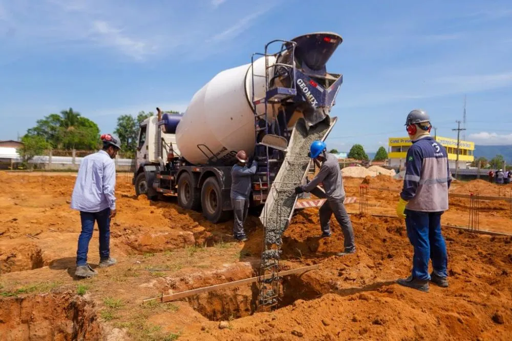 Secretário de Educação do Pará visita obra e escola em Canaã dos Carajás
