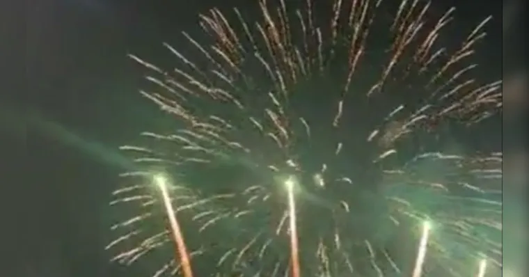 Fogos de artifício iluminaram o céu de Belém durante o encerramento do Círio de Nazaré 2026, marcado também pelo anúncio do tema da festividade de 2027 | ( Reprodução Redes Sociais )