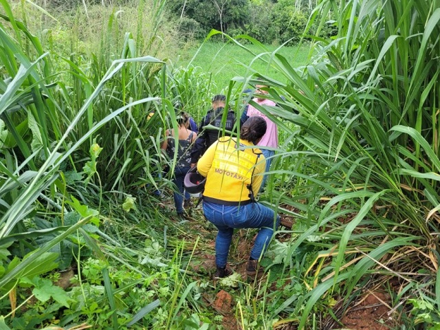 Corpo de mototaxista é encontrado em matagal por colegas