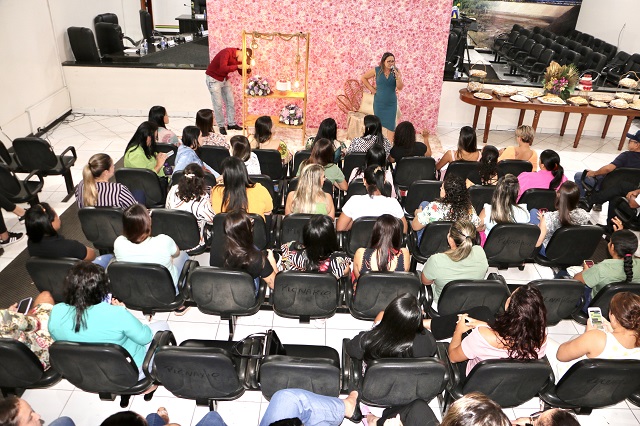 Câmara homenageia servidoras em alusão ao Dia Internacional da Mulher