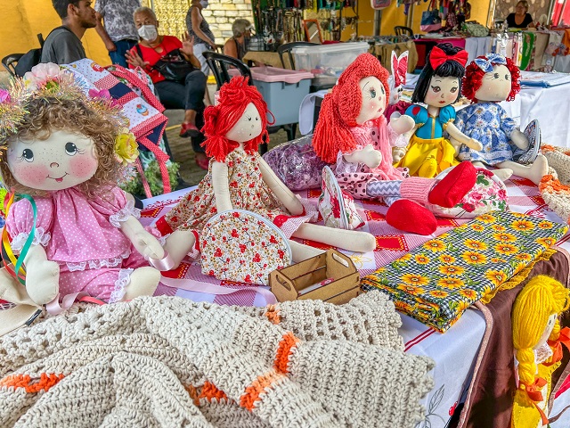 Feira de artesanato reúne talentos locais e promove a cultura regional 