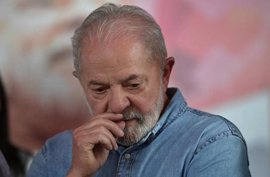 Urgente: 30 deputados protocolam pedido de impeachment de Lula