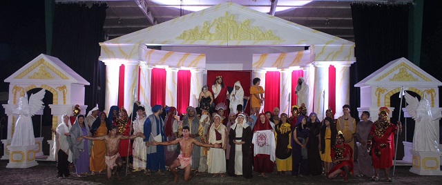Paixão de Cristo reúne multidão em Canaã dos Carajás